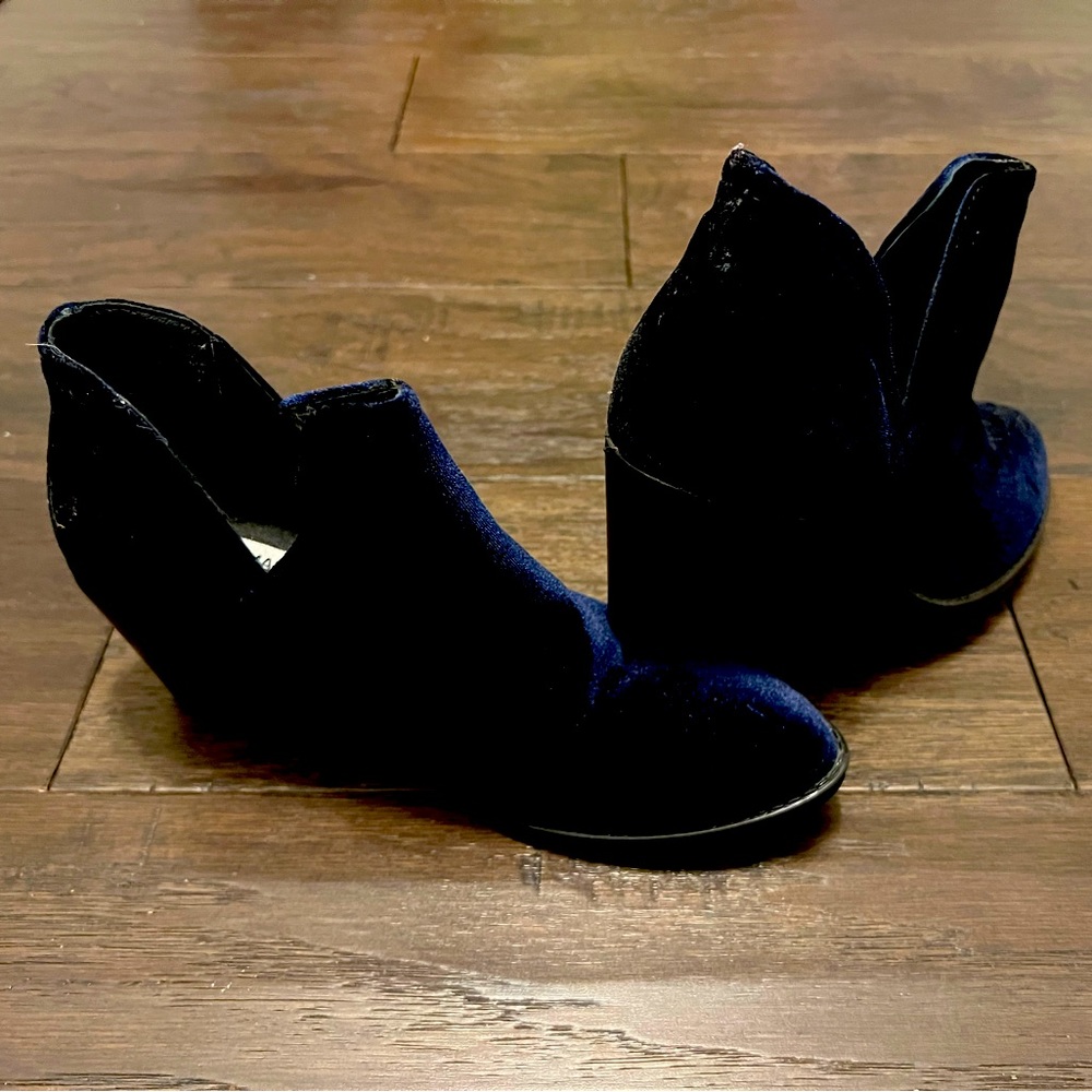 Steve Madden velvet booties